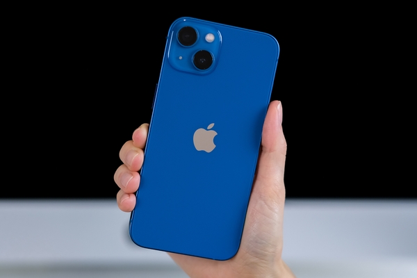Apple iPhone 13